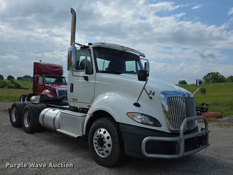image for item FH6167 2016 International LF687 semi truck