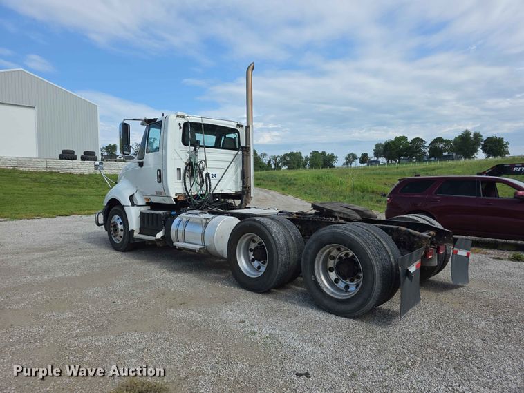image for item FH6167 2016 International LF687 semi truck