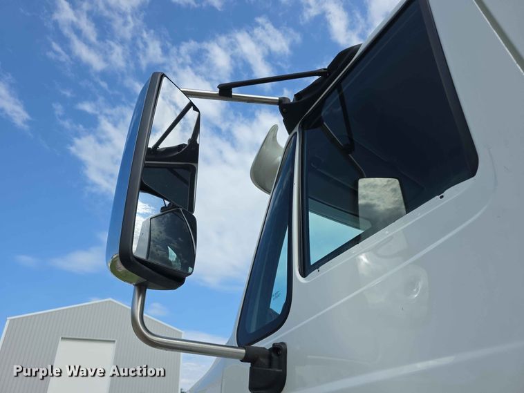 image for item FH6167 2016 International LF687 semi truck