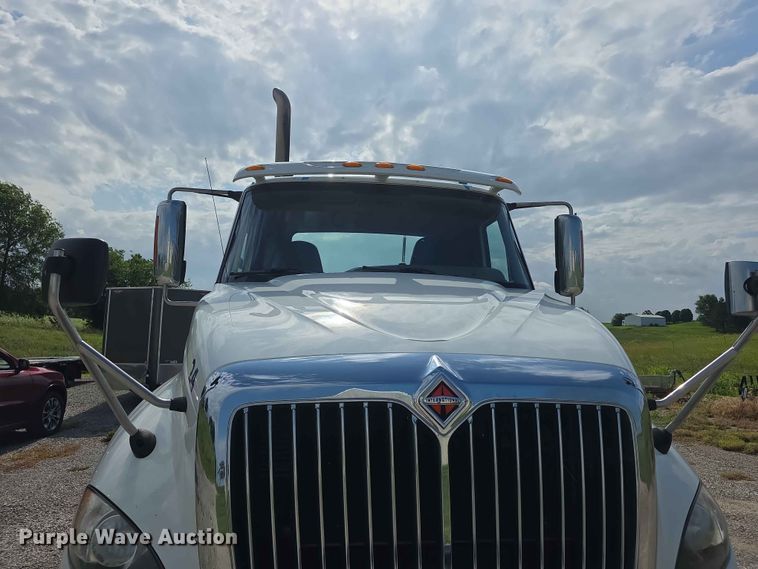 image for item FH6167 2016 International LF687 semi truck