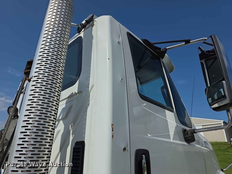 image for item FH6167 2016 International LF687 semi truck