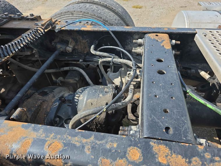 image for item FH6167 2016 International LF687 semi truck