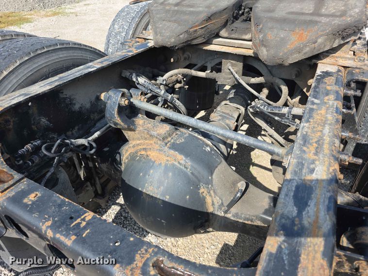 image for item FH6167 2016 International LF687 semi truck
