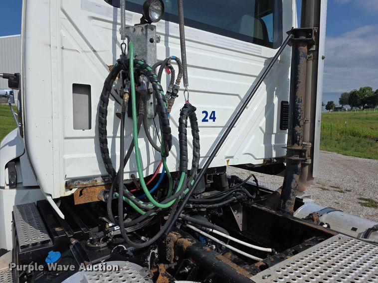 image for item FH6167 2016 International LF687 semi truck