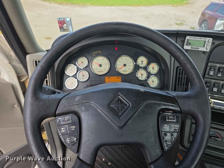 image for item FH6167 2016 International LF687 semi truck