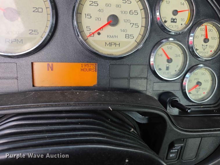 image for item FH6167 2016 International LF687 semi truck
