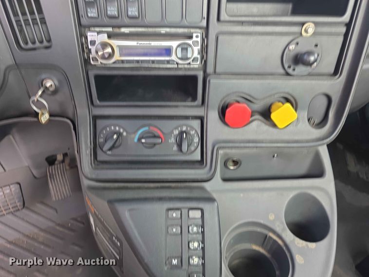 image for item FH6167 2016 International LF687 semi truck