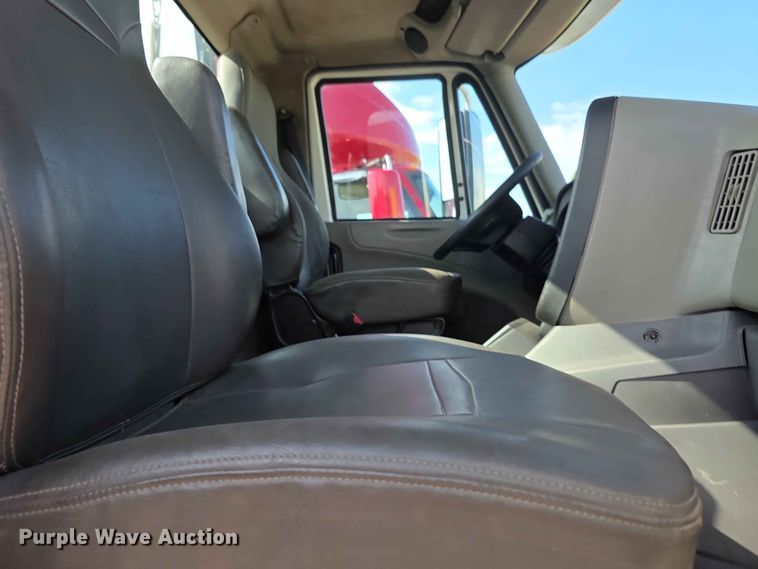 image for item FH6167 2016 International LF687 semi truck