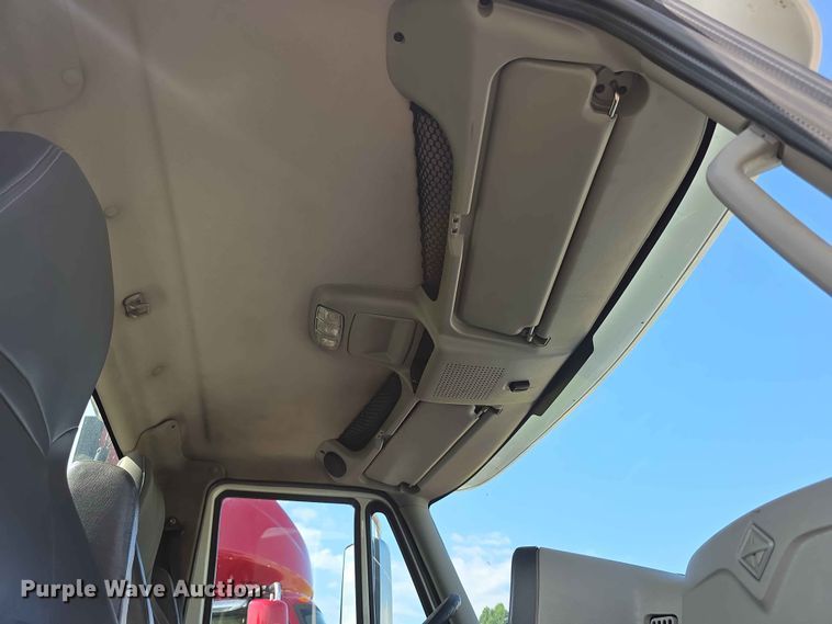 image for item FH6167 2016 International LF687 semi truck