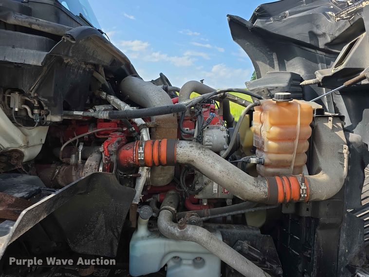 image for item FH6167 2016 International LF687 semi truck