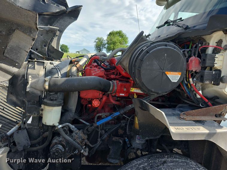 image for item FH6167 2016 International LF687 semi truck