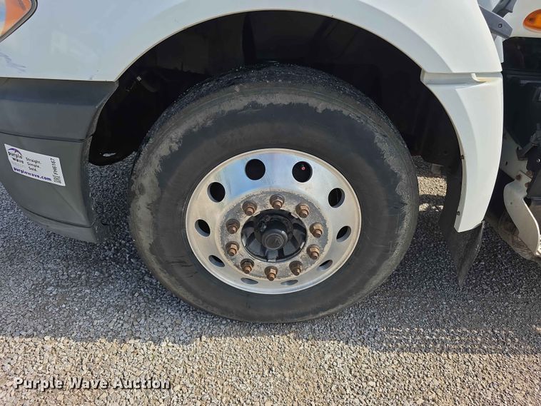 image for item FH6167 2016 International LF687 semi truck