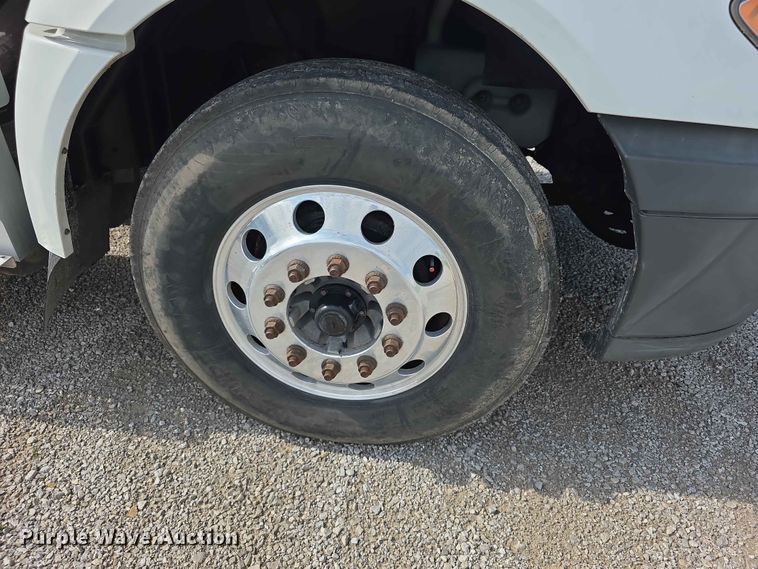 image for item FH6167 2016 International LF687 semi truck