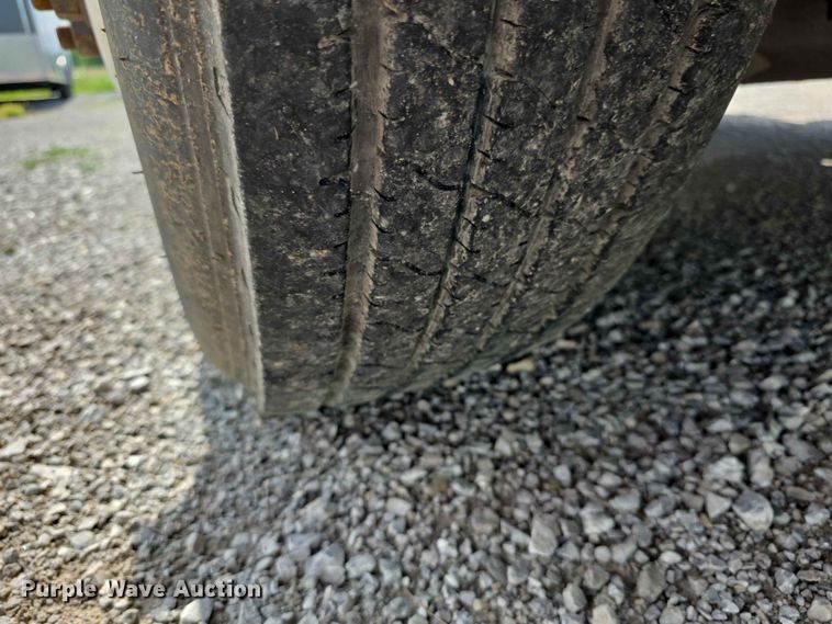 image for item FH6167 2016 International LF687 semi truck