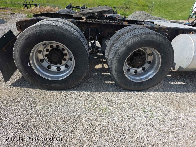 image for item FH6167 2016 International LF687 semi truck