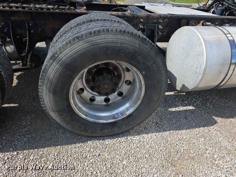 image for item FH6167 2016 International LF687 semi truck