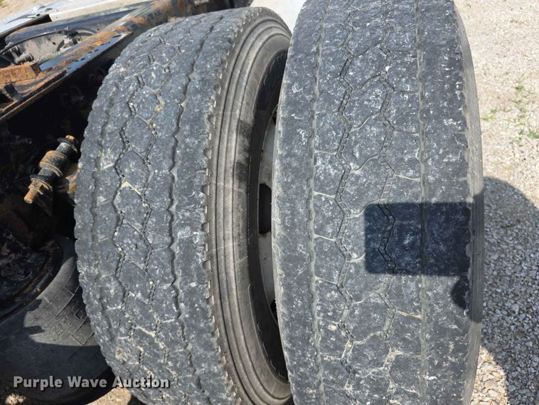 image for item FH6167 2016 International LF687 semi truck