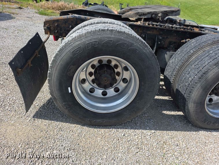 image for item FH6167 2016 International LF687 semi truck