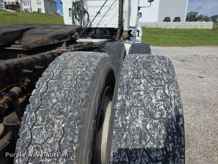 image for item FH6167 2016 International LF687 semi truck
