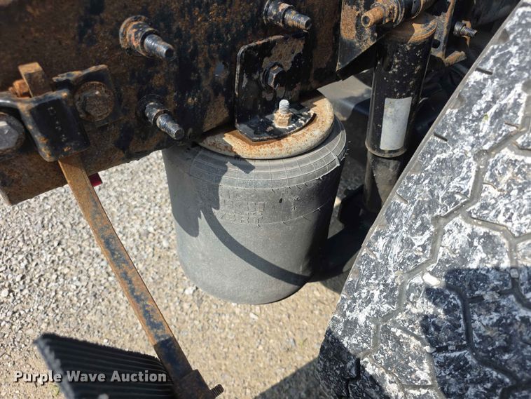 image for item FH6167 2016 International LF687 semi truck