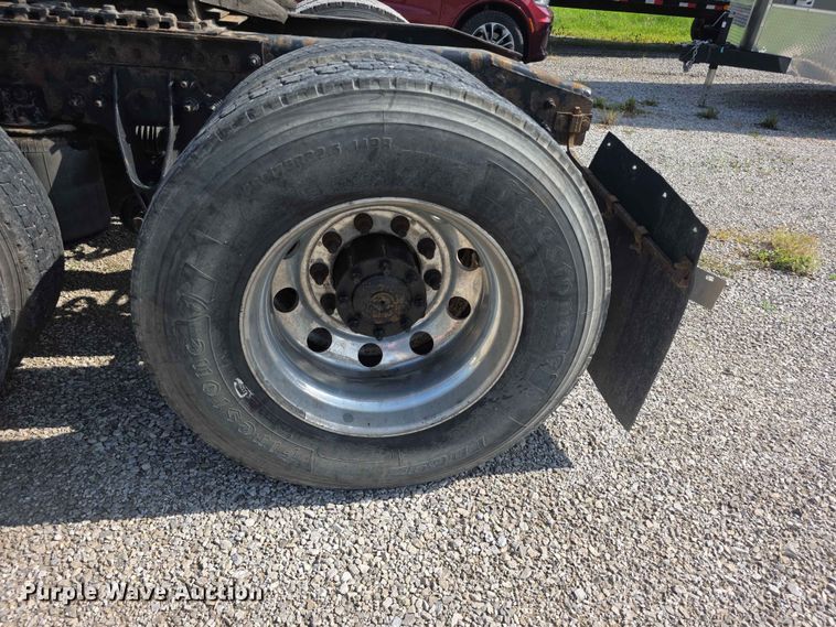 image for item FH6167 2016 International LF687 semi truck