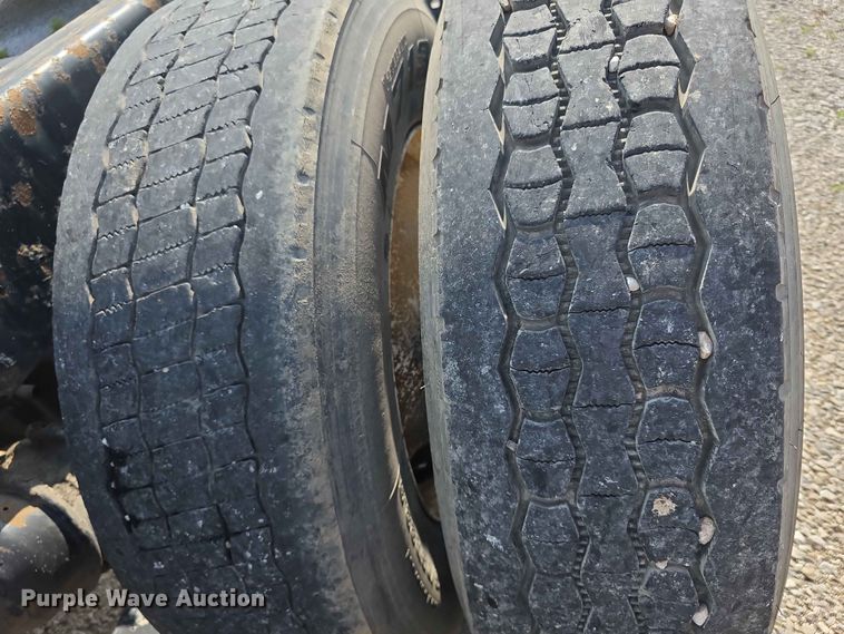 image for item FH6167 2016 International LF687 semi truck