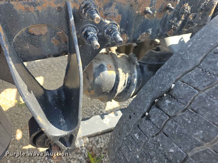 image for item FH6167 2016 International LF687 semi truck