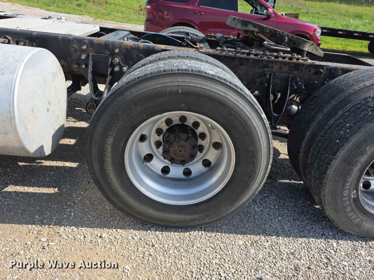 image for item FH6167 2016 International LF687 semi truck