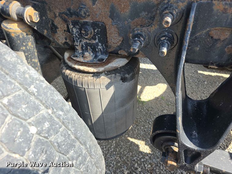 image for item FH6167 2016 International LF687 semi truck