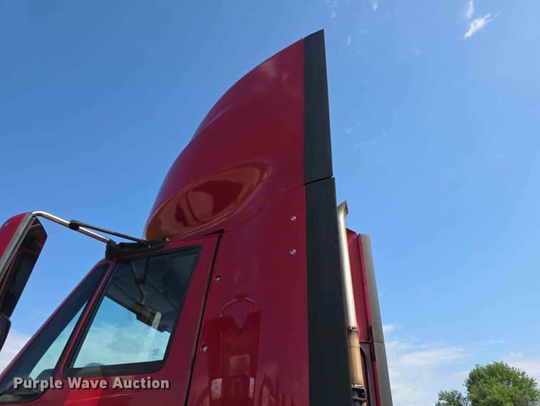 image for item FH6168 2016 International ProStar 122 semi truck