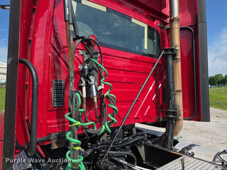 image for item FH6168 2016 International ProStar 122 semi truck