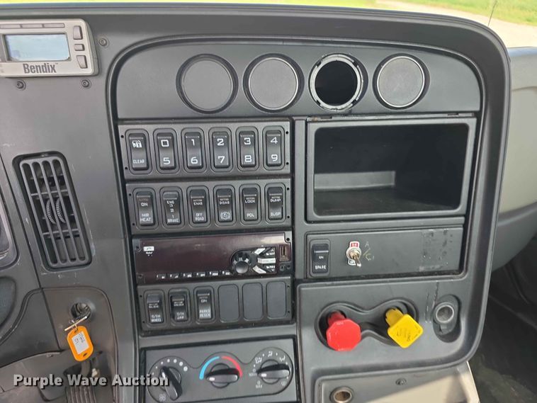 image for item FH6168 2016 International ProStar 122 semi truck