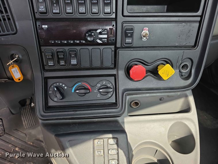 image for item FH6168 2016 International ProStar 122 semi truck