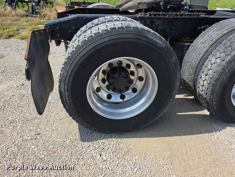 image for item FH6168 2016 International ProStar 122 semi truck