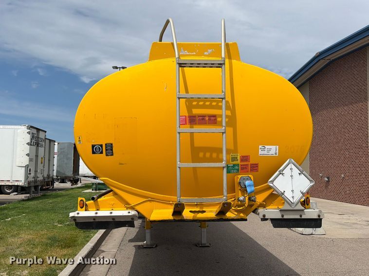 image for item FK0213 2013 Beall trailers BAST-97-3-DC fuel trailer