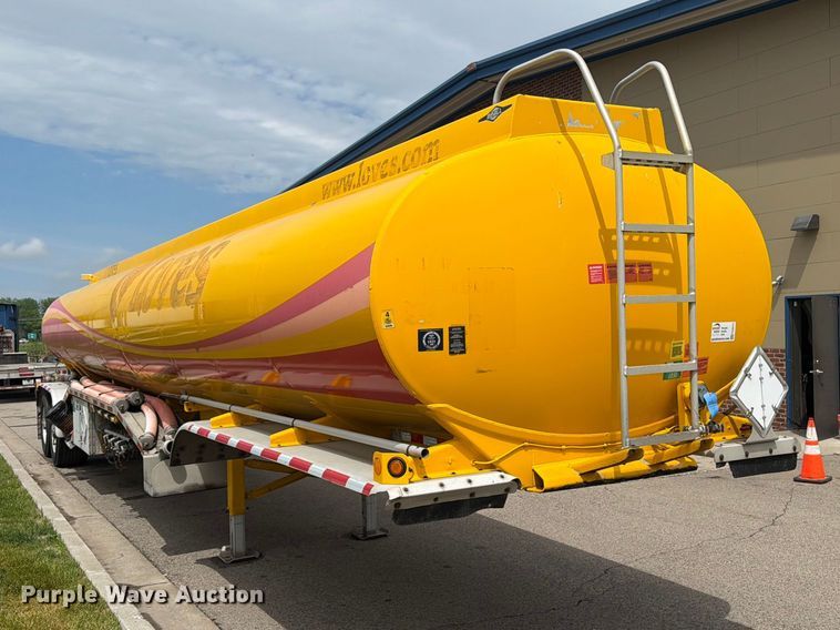 image for item FK0213 2013 Beall trailers BAST-97-3-DC fuel trailer