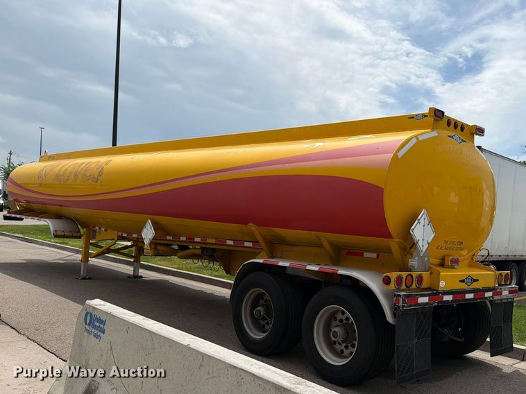 image for item FK0213 2013 Beall trailers BAST-97-3-DC fuel trailer