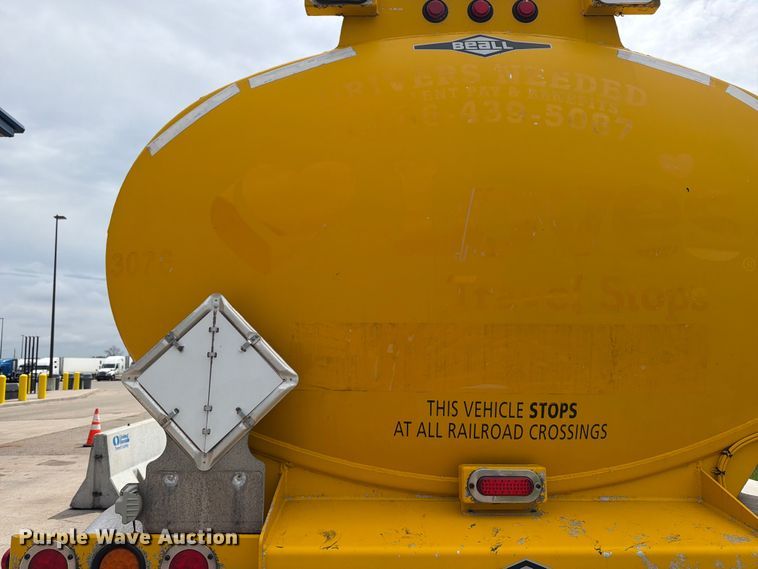 image for item FK0213 2013 Beall trailers BAST-97-3-DC fuel trailer