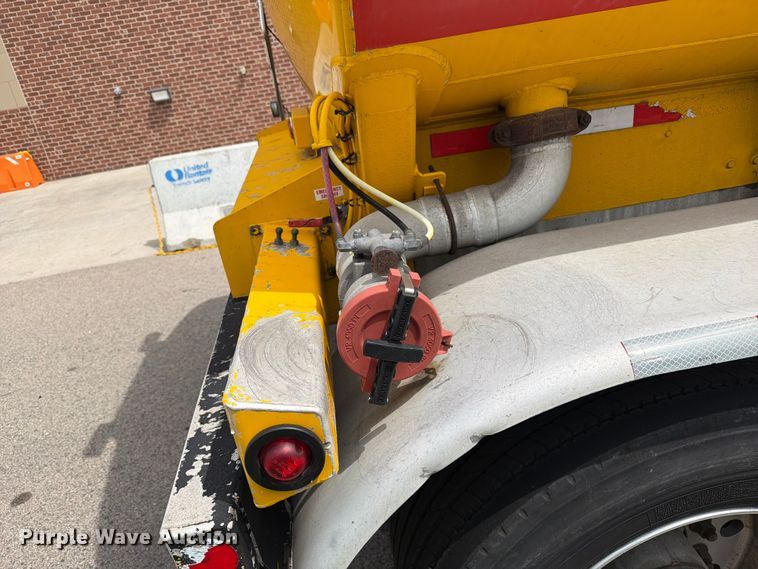 image for item FK0213 2013 Beall trailers BAST-97-3-DC fuel trailer