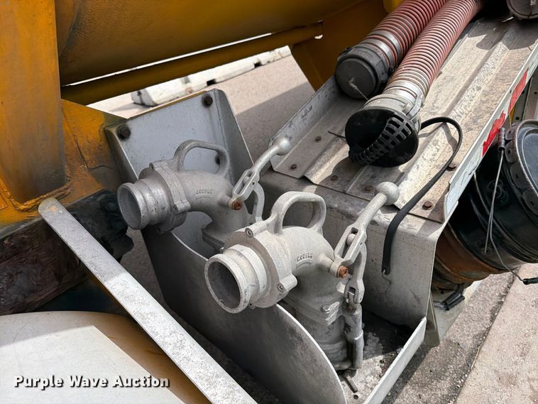 image for item FK0213 2013 Beall trailers BAST-97-3-DC fuel trailer