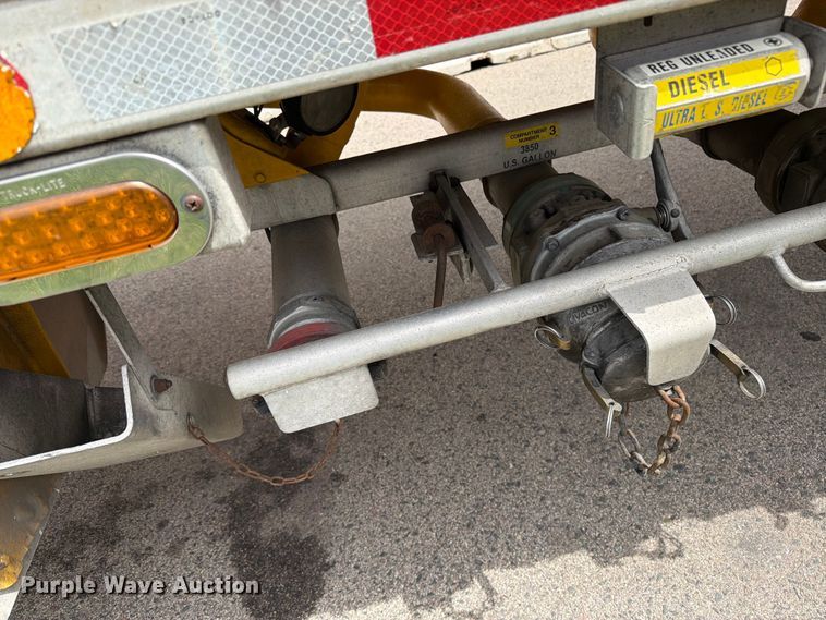 image for item FK0213 2013 Beall trailers BAST-97-3-DC fuel trailer