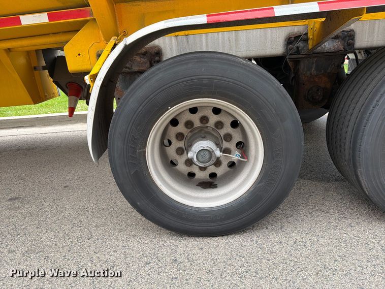 image for item FK0213 2013 Beall trailers BAST-97-3-DC fuel trailer