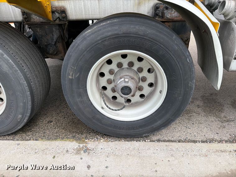 image for item FK0213 2013 Beall trailers BAST-97-3-DC fuel trailer
