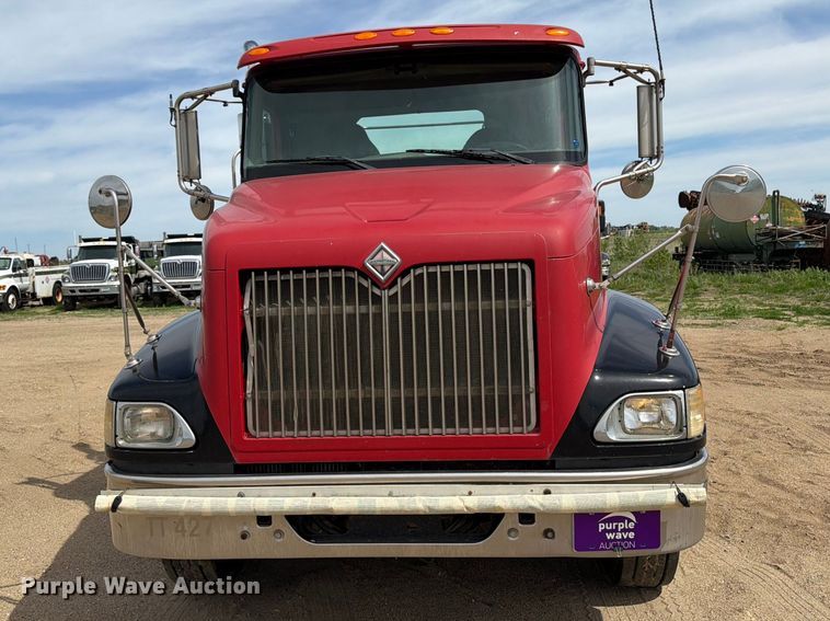 image for item FK0216 2007 International 9200i semi truck