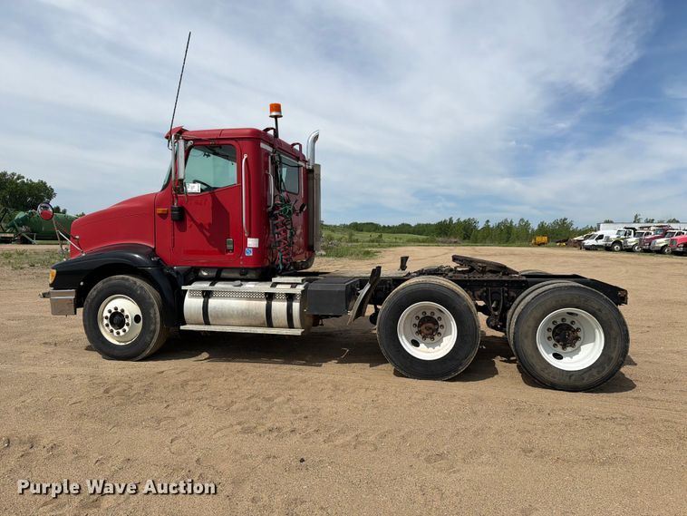 image for item FK0216 2007 International 9200i semi truck