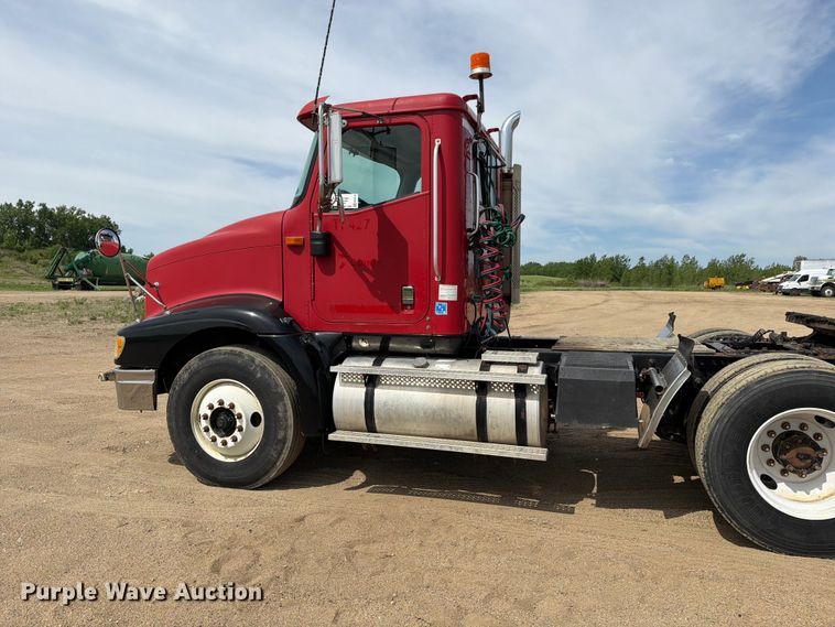 image for item FK0216 2007 International 9200i semi truck
