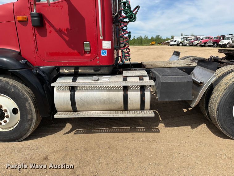 image for item FK0216 2007 International 9200i semi truck
