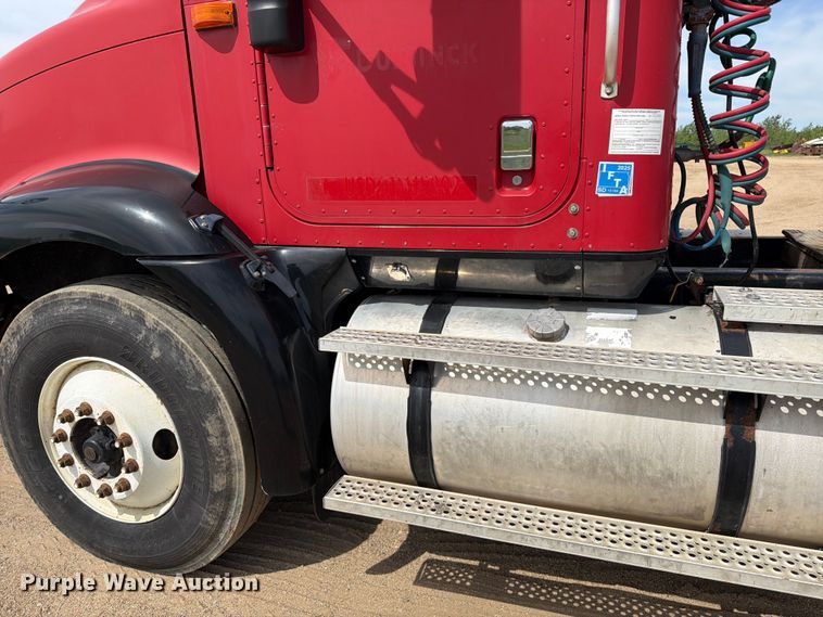 image for item FK0216 2007 International 9200i semi truck