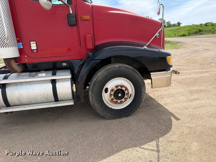 image for item FK0216 2007 International 9200i semi truck