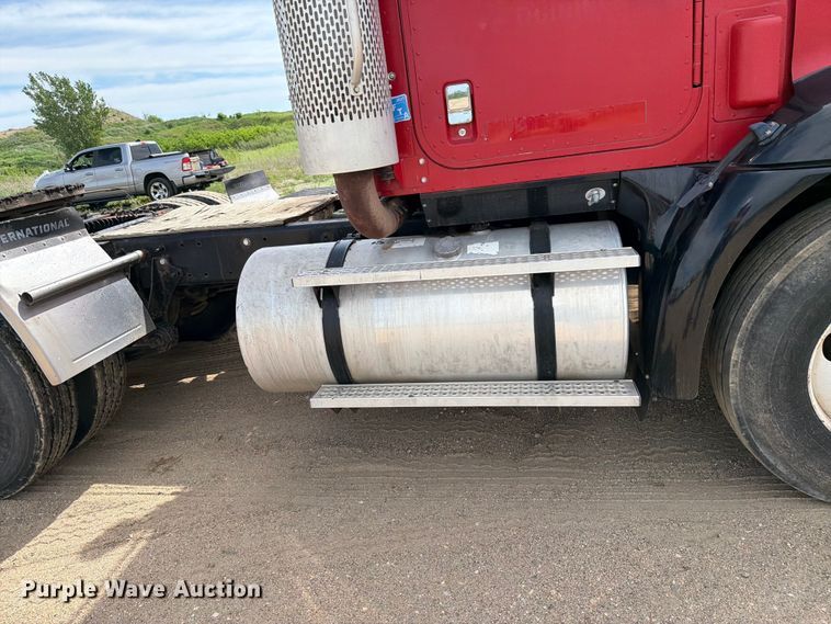image for item FK0216 2007 International 9200i semi truck